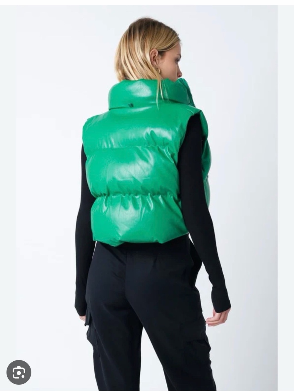 Aritzia TNA super puff vest jewel green